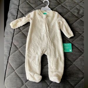 NWT! 3-6 month Disney Winnie the Pooh zipper footed pajamas